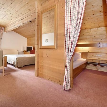 Berghof Gundalatsch Bed & Breakfast Gaschurn Bagian luar foto