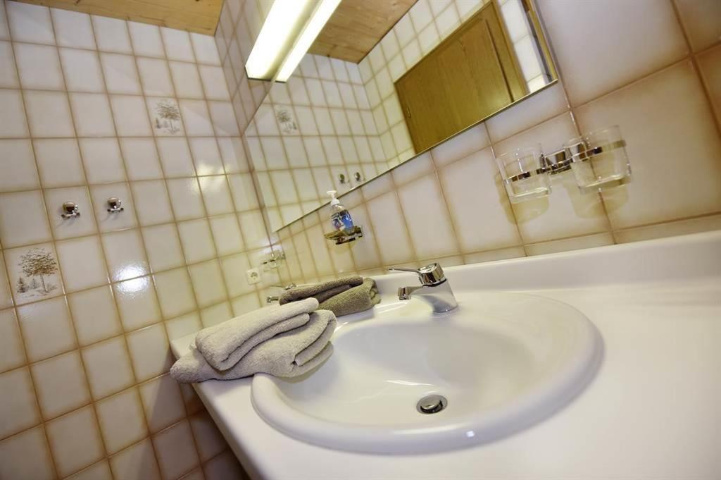 Berghof Gundalatsch Bed & Breakfast Gaschurn Bagian luar foto