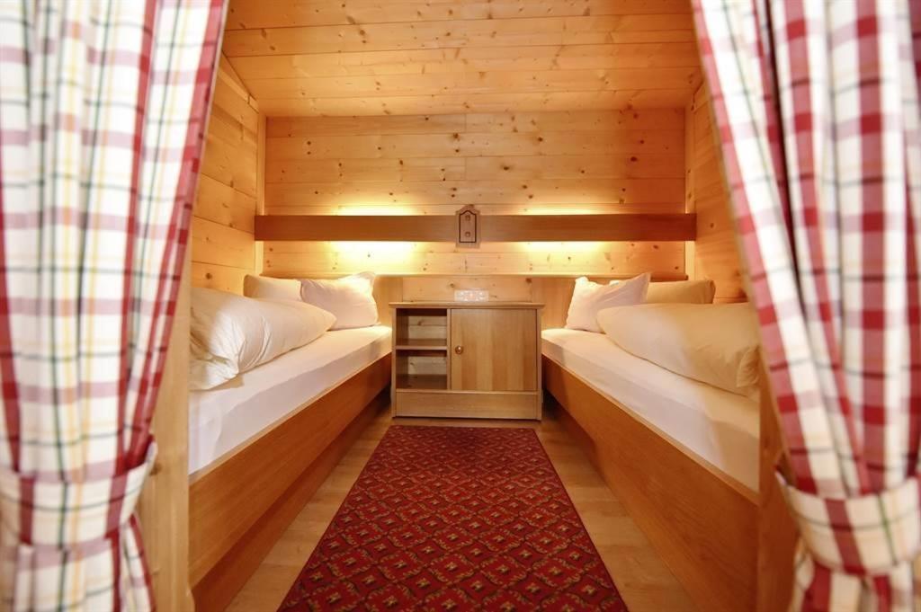 Berghof Gundalatsch Bed & Breakfast Gaschurn Bagian luar foto
