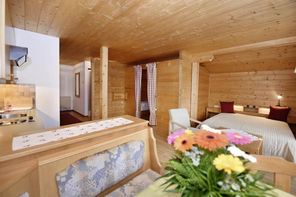 Berghof Gundalatsch Bed & Breakfast Gaschurn Bagian luar foto