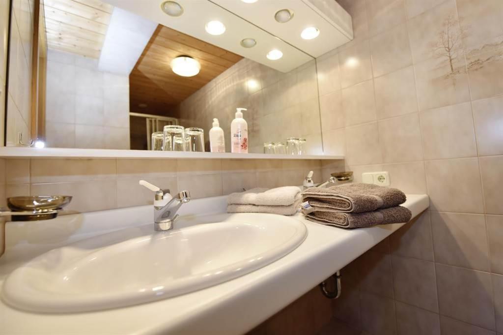 Berghof Gundalatsch Bed & Breakfast Gaschurn Bagian luar foto