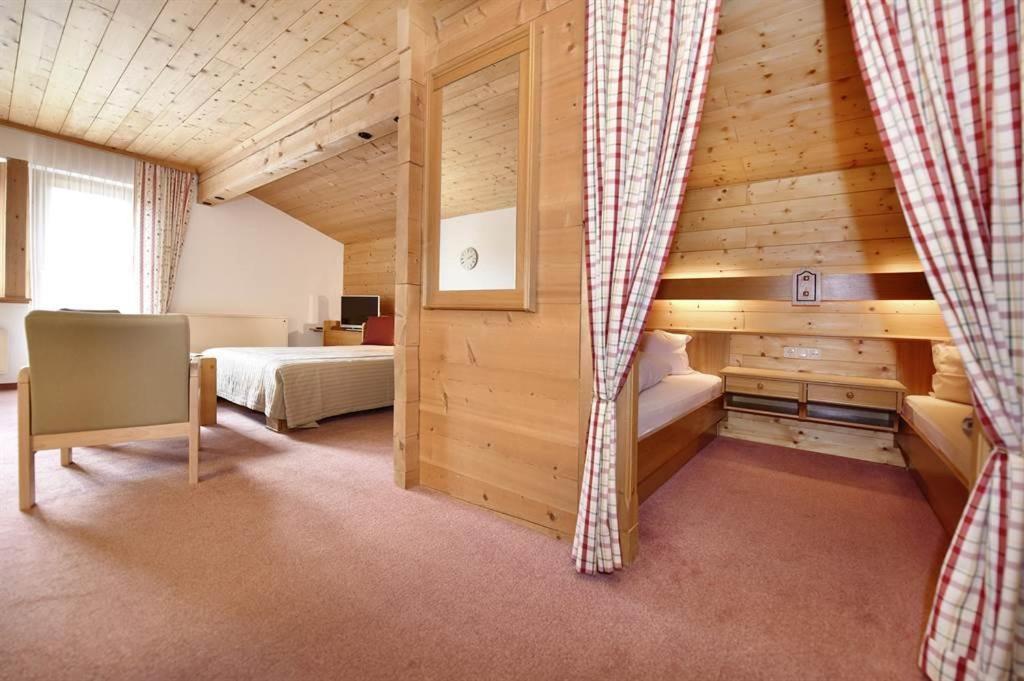 Berghof Gundalatsch Bed & Breakfast Gaschurn Bagian luar foto