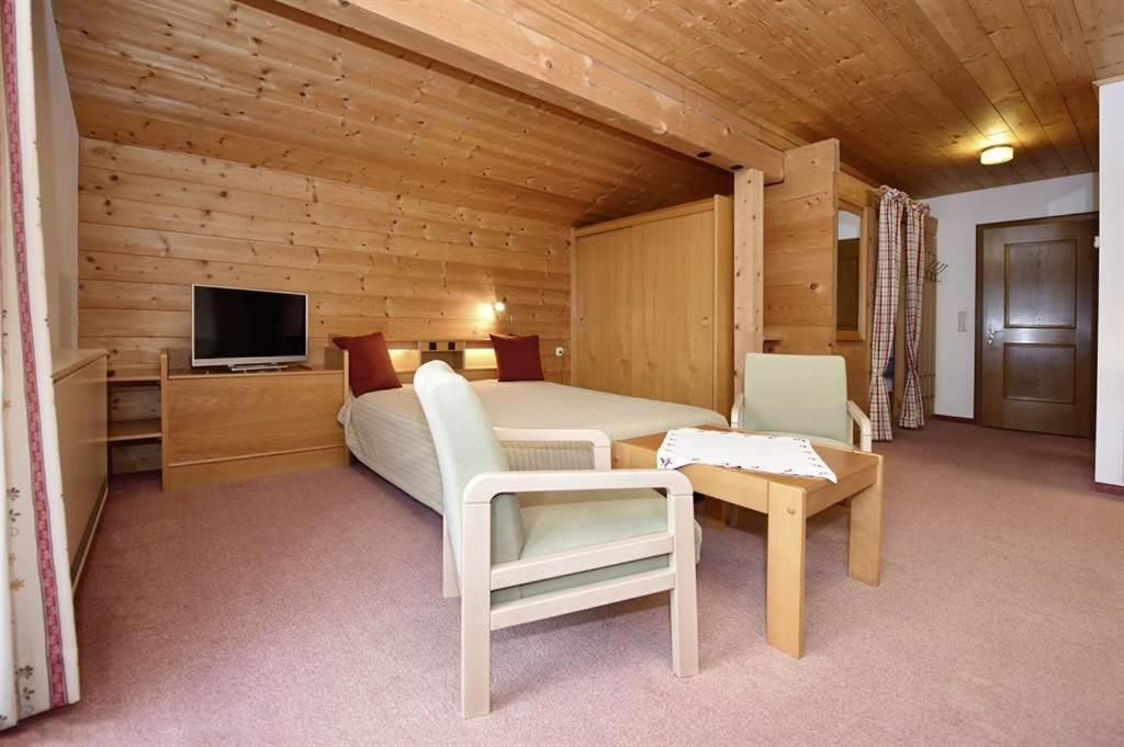 Berghof Gundalatsch Bed & Breakfast Gaschurn Bagian luar foto