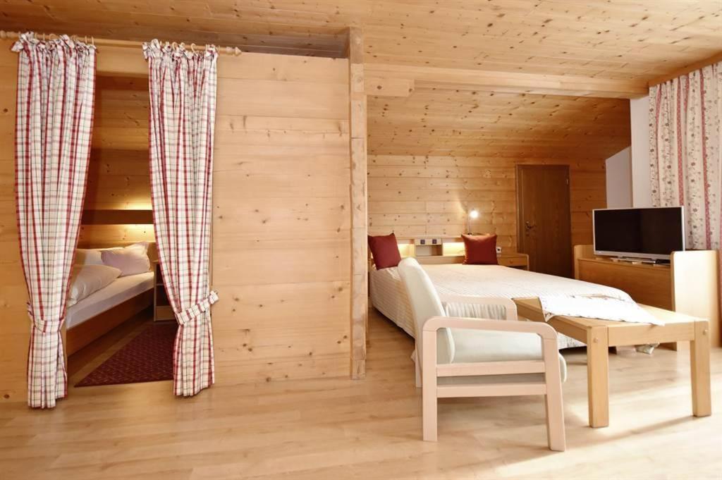 Berghof Gundalatsch Bed & Breakfast Gaschurn Bagian luar foto