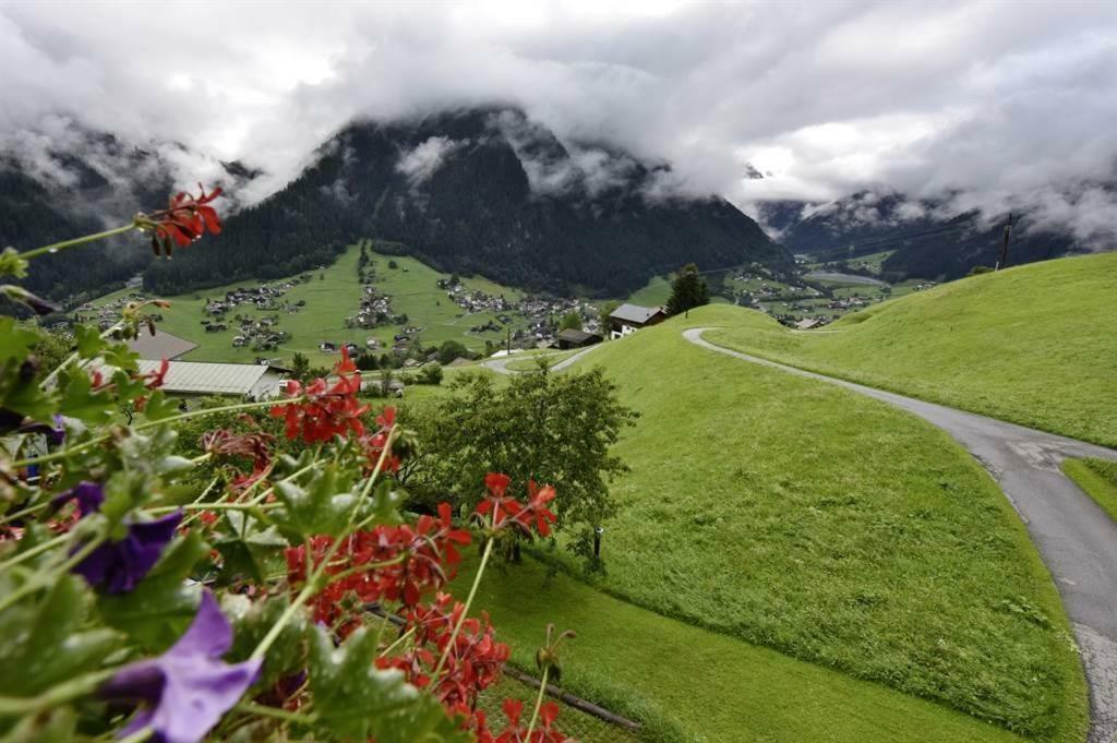 Berghof Gundalatsch Bed & Breakfast Gaschurn Bagian luar foto