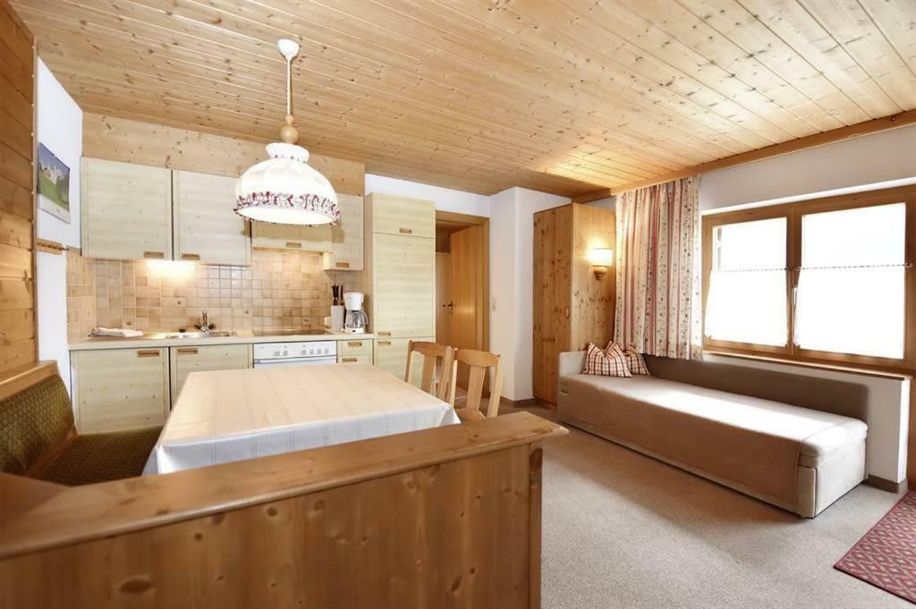 Berghof Gundalatsch Bed & Breakfast Gaschurn Bagian luar foto