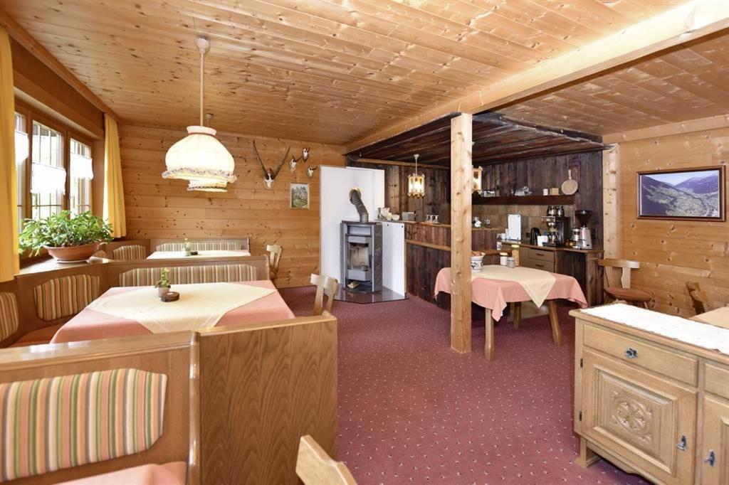 Berghof Gundalatsch Bed & Breakfast Gaschurn Bagian luar foto